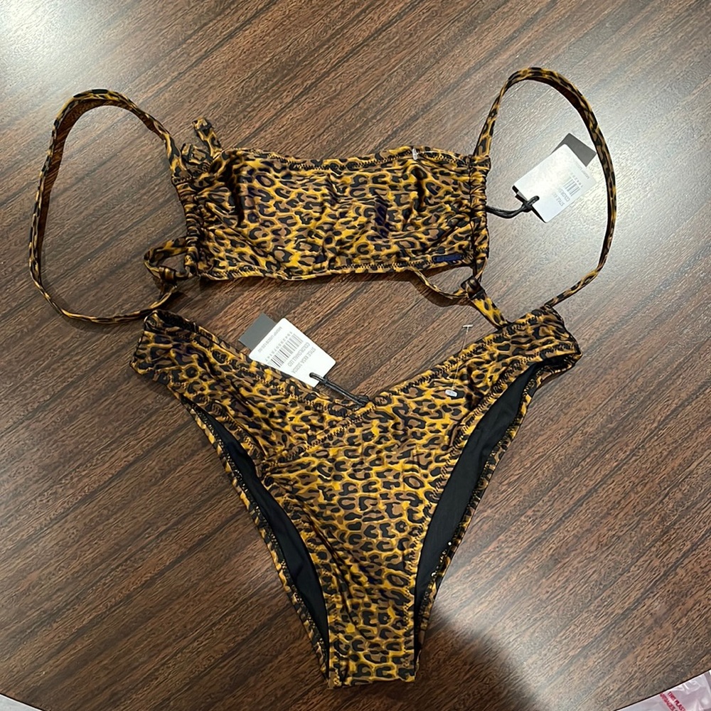 Kendall + Kylie Leopard bikini - Picture 2 of 9